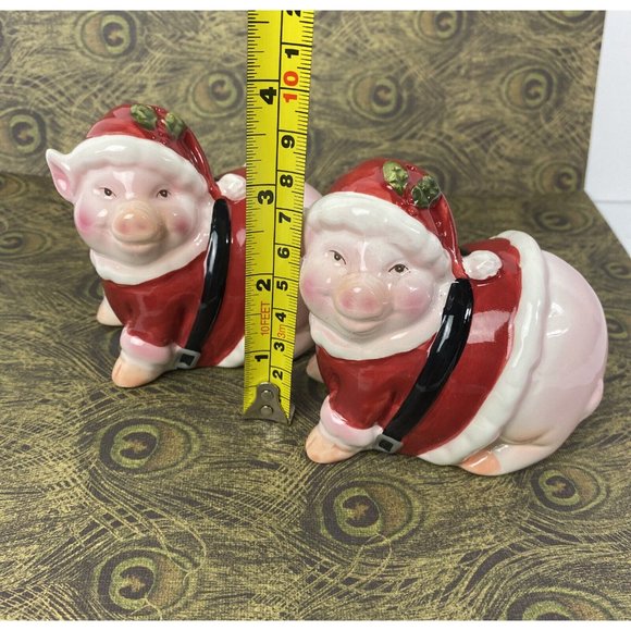 Santa Pigs Christmas Ceramic Salt and Pepper Shakers - Picture 5 of 5